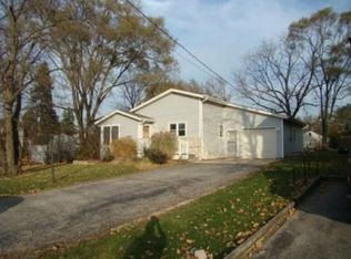 412 Crystal Lake Rd, Lake In The Hills, IL 60156