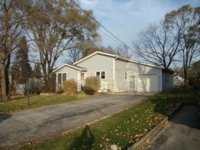 412 Crystal Lake Rd, Lake In The Hills, IL, 60156