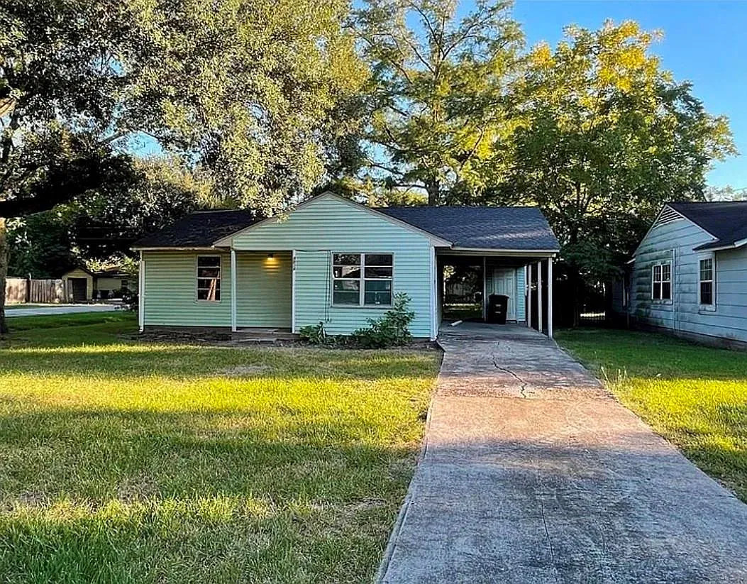 2 bed, 1.0 bath, 816 sqft, $1,100 — Photo 1