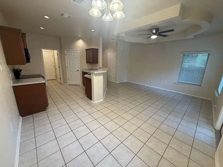 1427 Denver Blvd — Photo 6