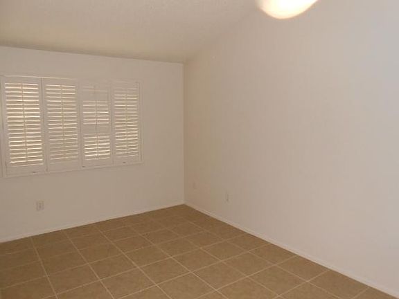 5th image of 3013 W Potter Dr