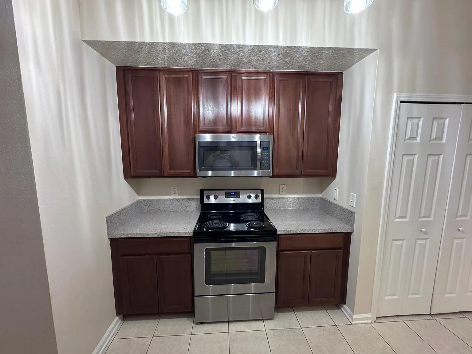 3 bed, 1354 sqft, $1,700 — Photo 4