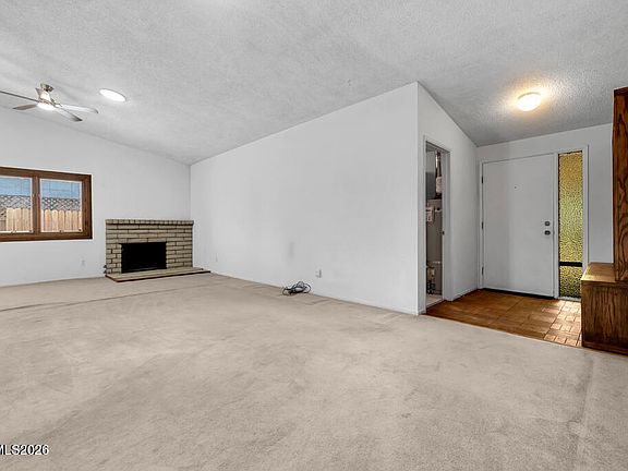 5th image of 2645 Howard Dr