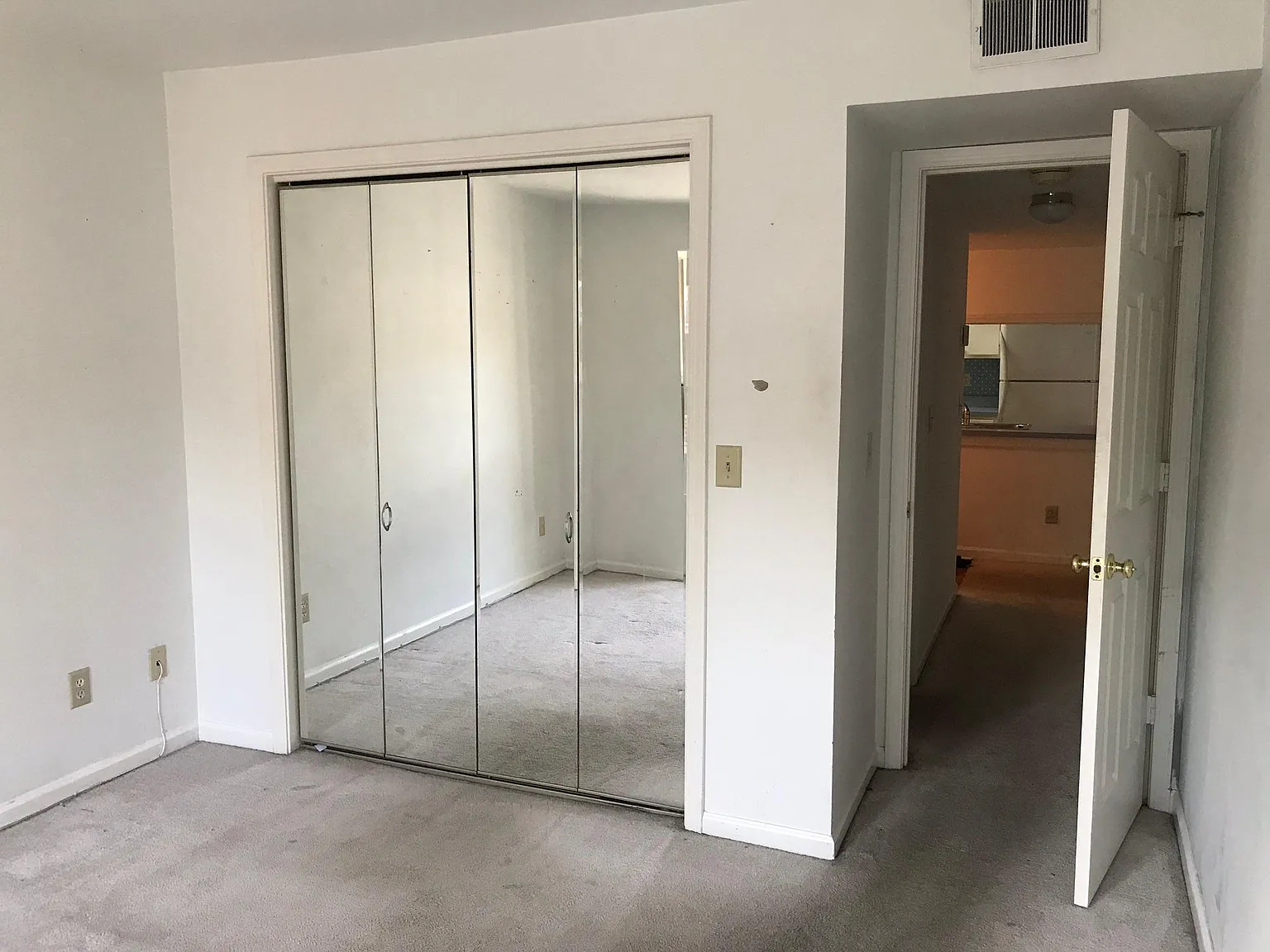 248 Hillsboro Pl — Photo 2