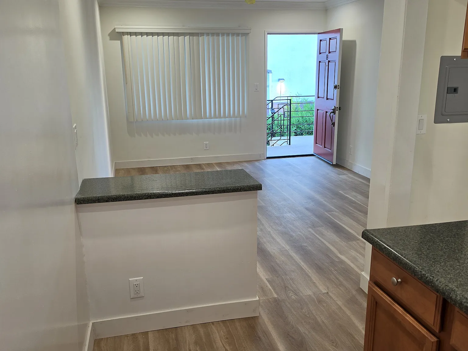Studio, 400 sqft, $1,795 — Photo 4