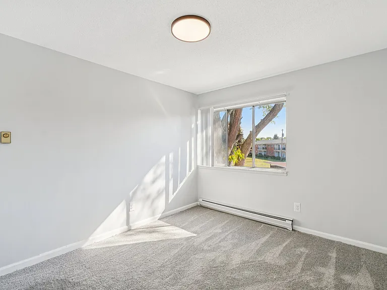 Independence Square Apartments — Photo 32