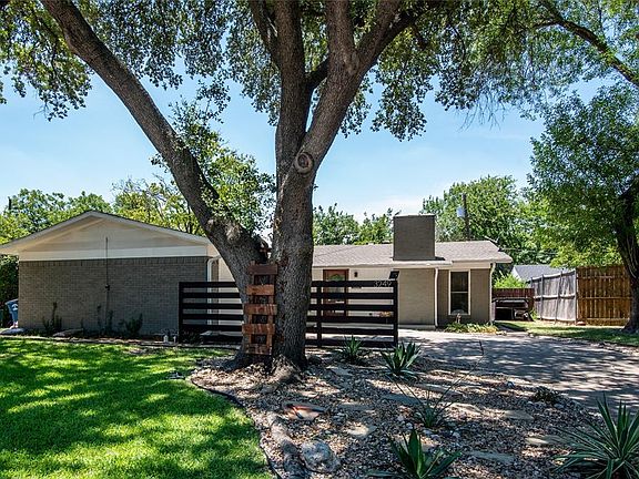 3rd image of 3249 Dartmoor Ct
