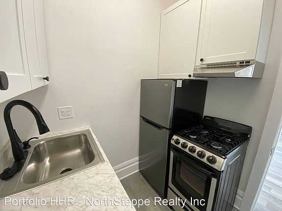 5th image of 1445 Worthington St #3966372