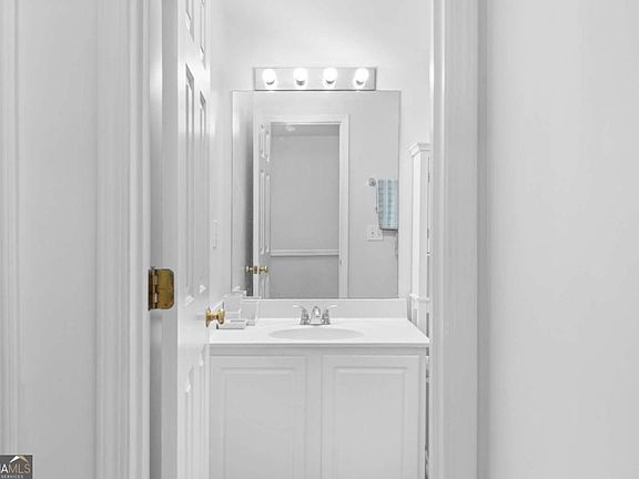 5th image of 4088 Howell Park Rd