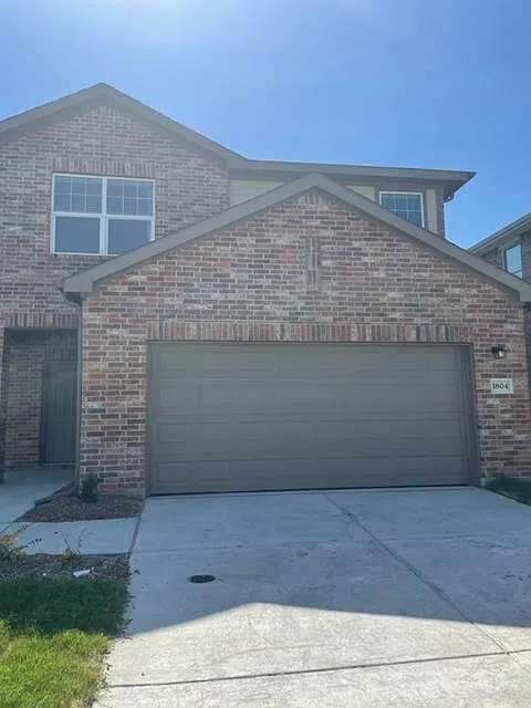 4 bed, 2260 sqft, $2,150 — Photo 2
