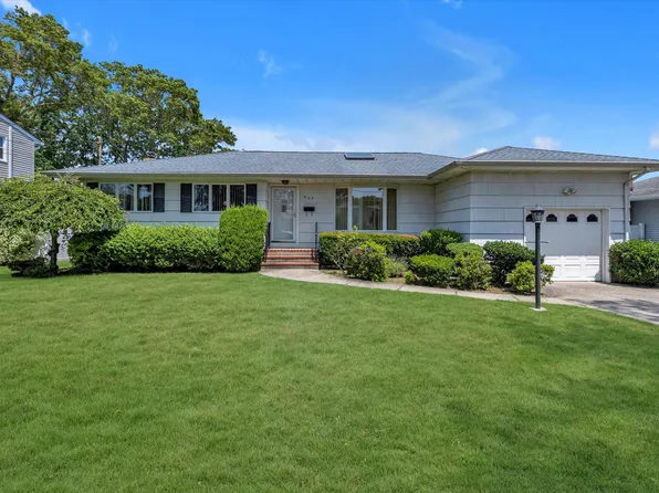 1409 Jefferson Avenue, West Islip, NY 11795