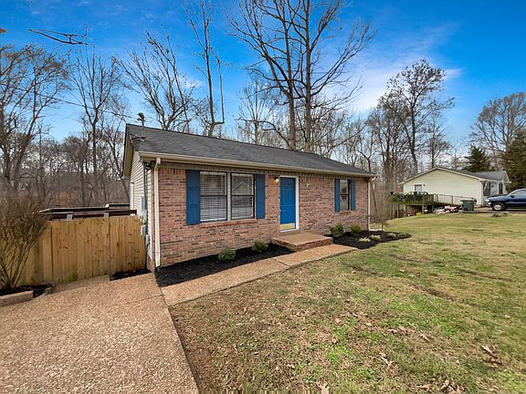 3rd image of 1008 Hollis Ln