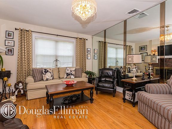 5th image of 76 Woodlawn Ave