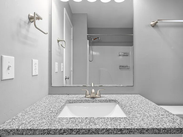 830 Iris Ln — Photo 21