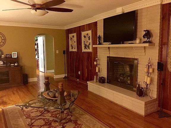 3rd image of 810 Homewood Dr