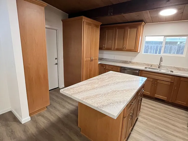 908 Oak Ave — Photo 6