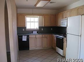 5th image of 806 W Mary Jane Dr