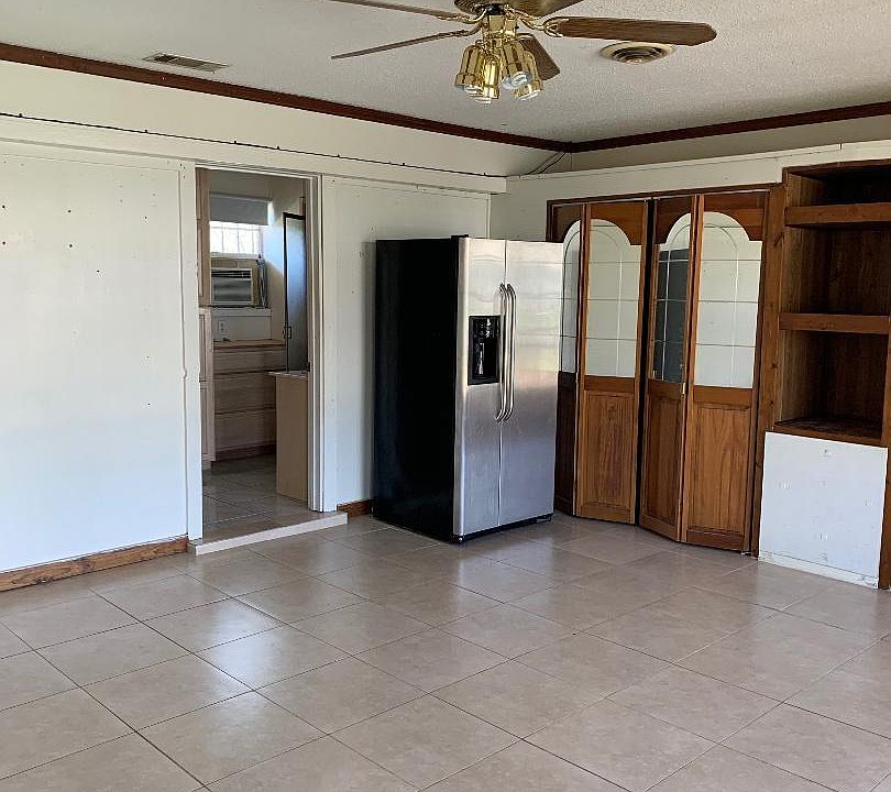 2nd image of 6201 Lancaster Blvd