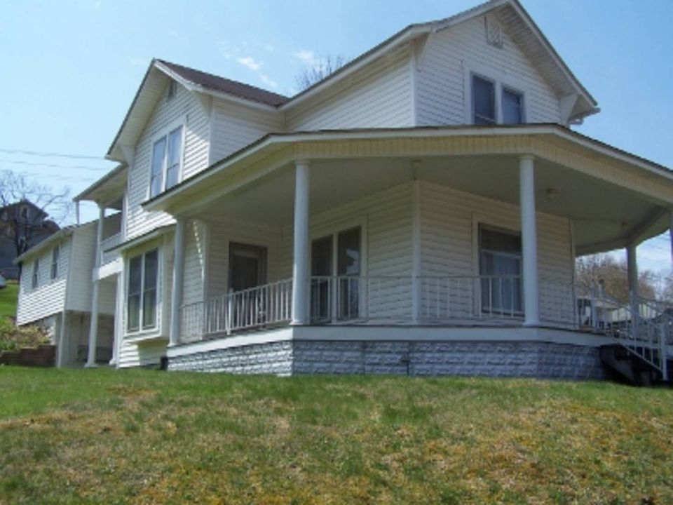 1st image of 504 Elm St