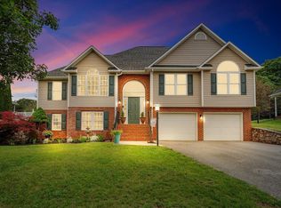 633 Castleridge Rd, Vinton, VA 24179