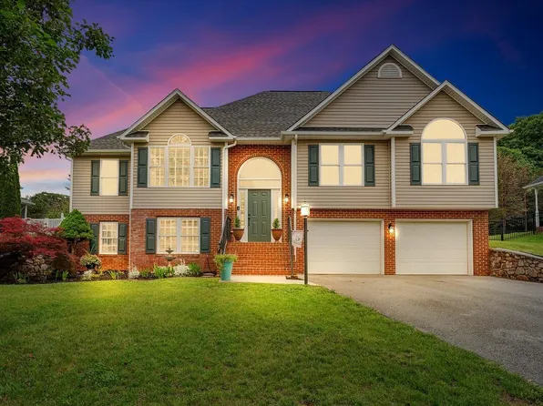 633 Castleridge Rd, Vinton, VA 24179
