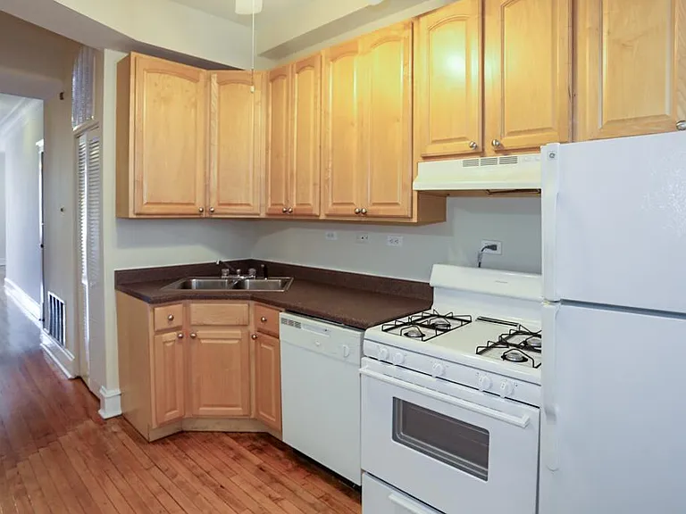3056 N Greenview Ave #2 — Photo 2