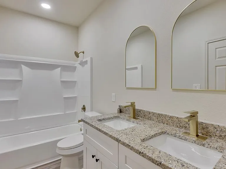 1020 N Eva Ave — Photo 3