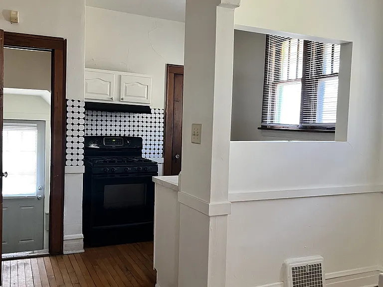 43 N Lewis Ave — Photo 7