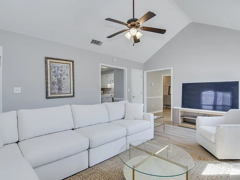662 Tara Ln — Photo 6