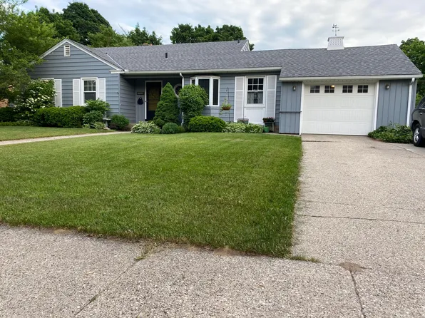 68 E 30th St, Holland, MI 49423