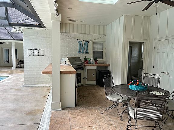 Outdoor kitchen / full bath