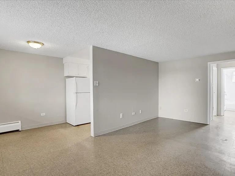 Section 8 Approved! Great location close to the city! — Photo 9