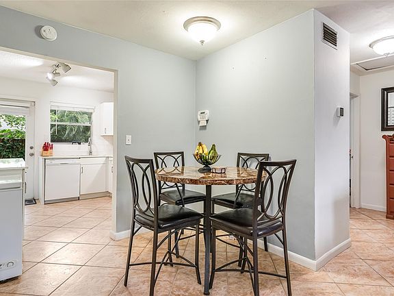 2nd image of 1831-1835 SW 24th Street
