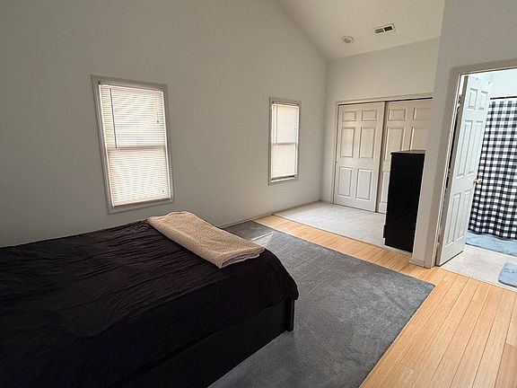 4th image of 2442 Tremont Ave #2