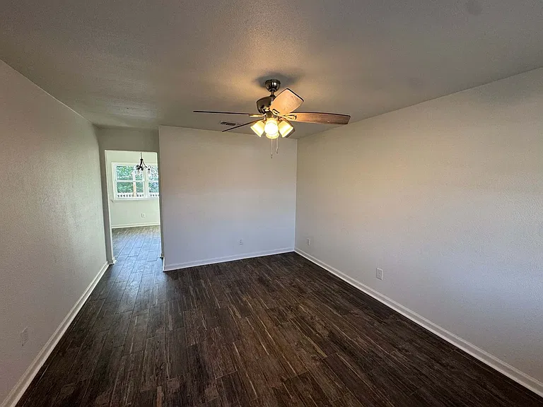833 Michelle Dr — Photo 6