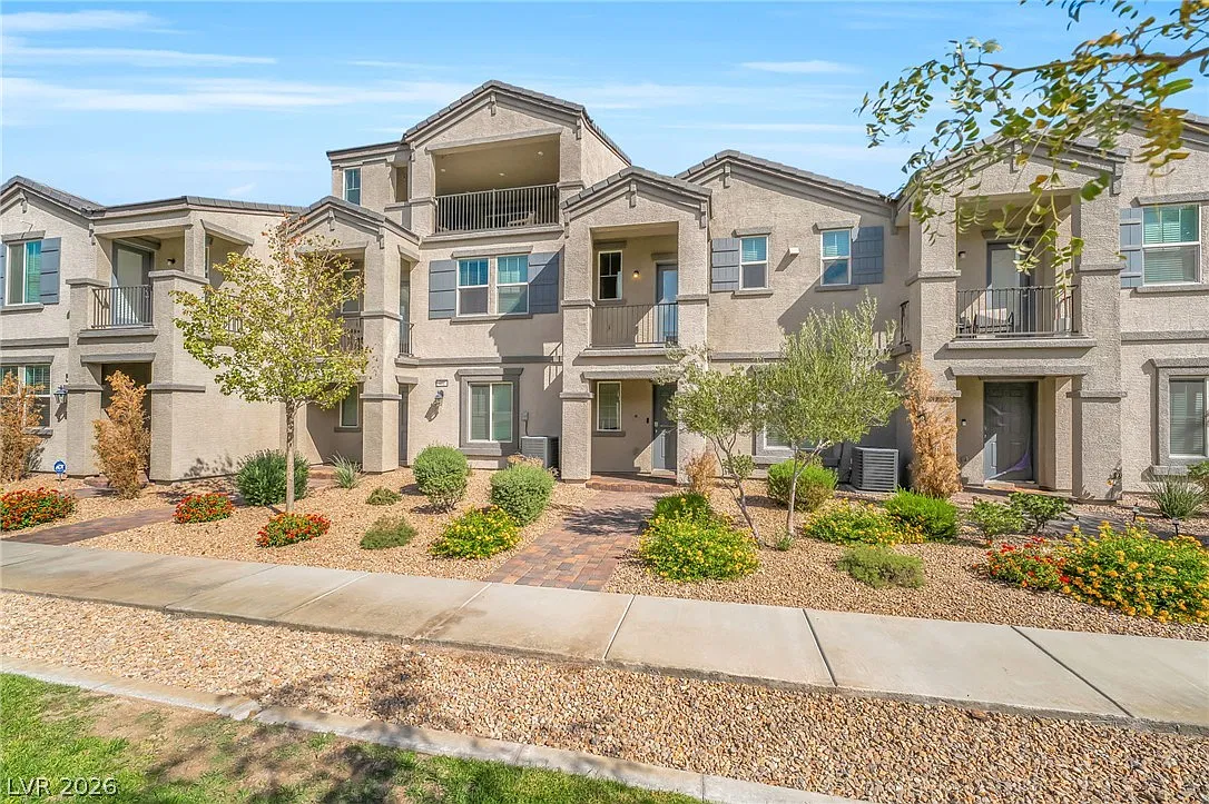 3 bed, 2.0 bath, 1256 sqft, $1,875 — Photo 1