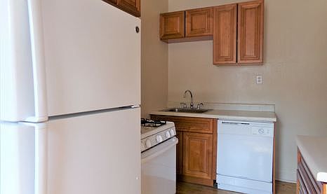 5th image of 1051 W North Shore Ave APT 2E