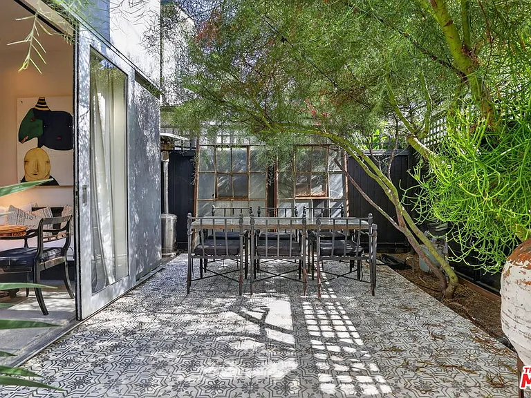 2425 Clement Ave — Photo 17