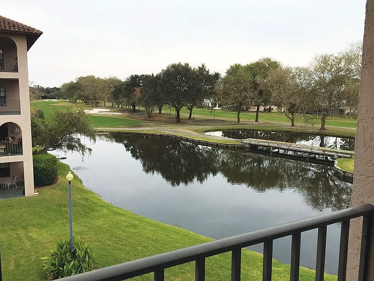 6100 Gulfport Blvd S #301 — Photo 2