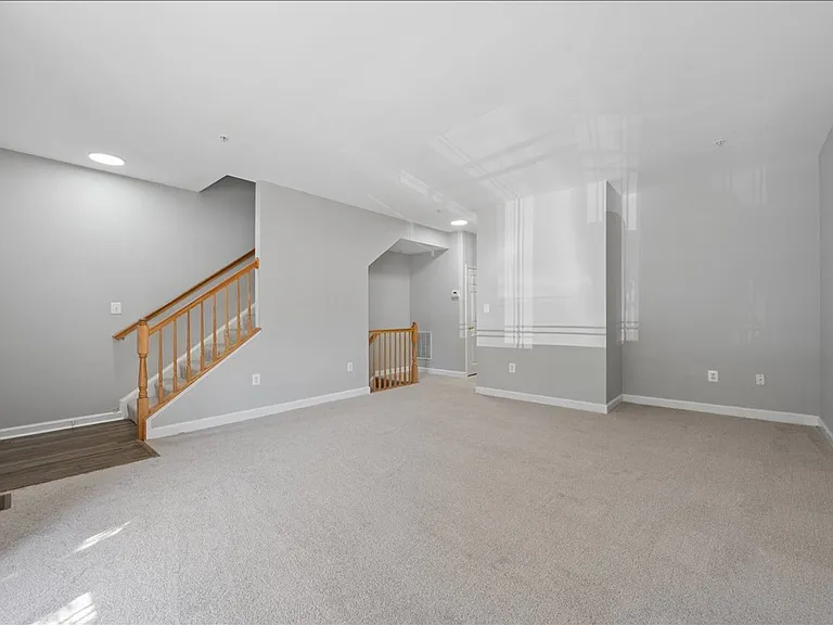 1004 Collindale Ave — Photo 5