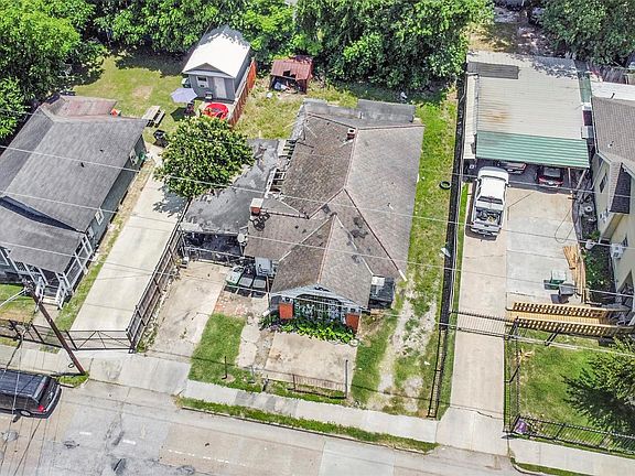 3rd image of 2020 Elysian St
