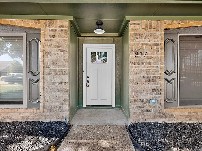 817 Sycamore Creek Rd — Photo 5