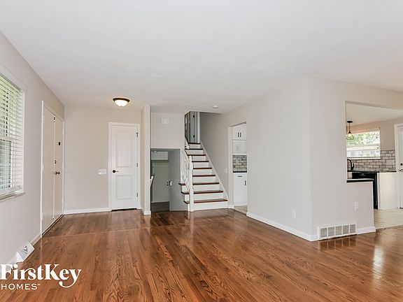 4th image of 4235 Sunnyview Dr