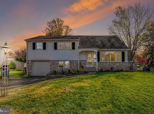 220 Woodlawn Dr, Lansdale, PA