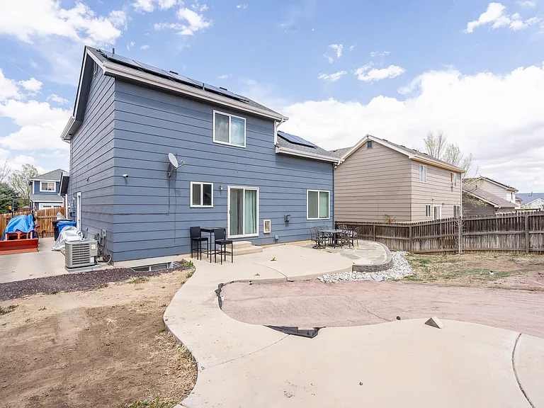 857 Regent Ct — Photo 23
