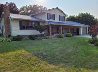 32052 Olde Castle Rd, Dyersville, IA 52040
