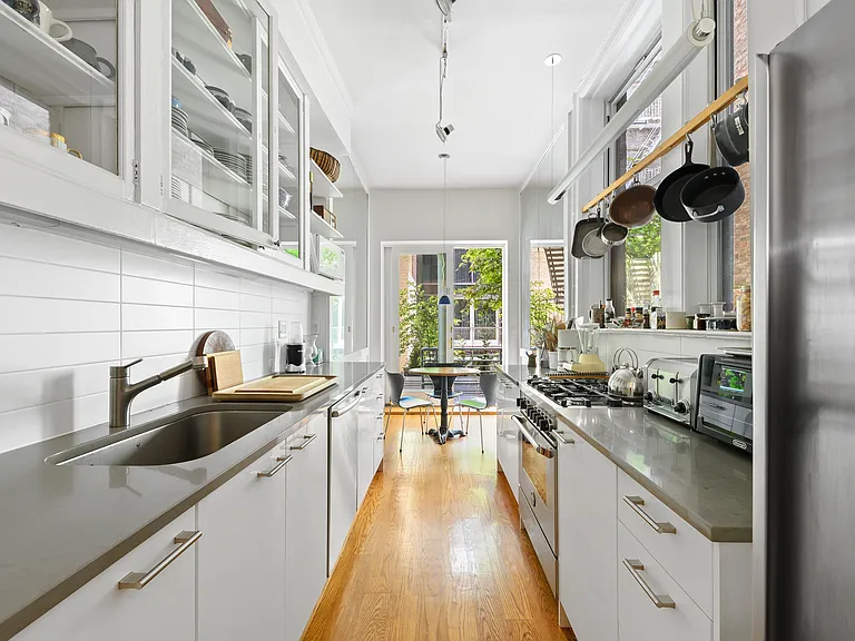 55 E 73rd St #2 — Photo 3