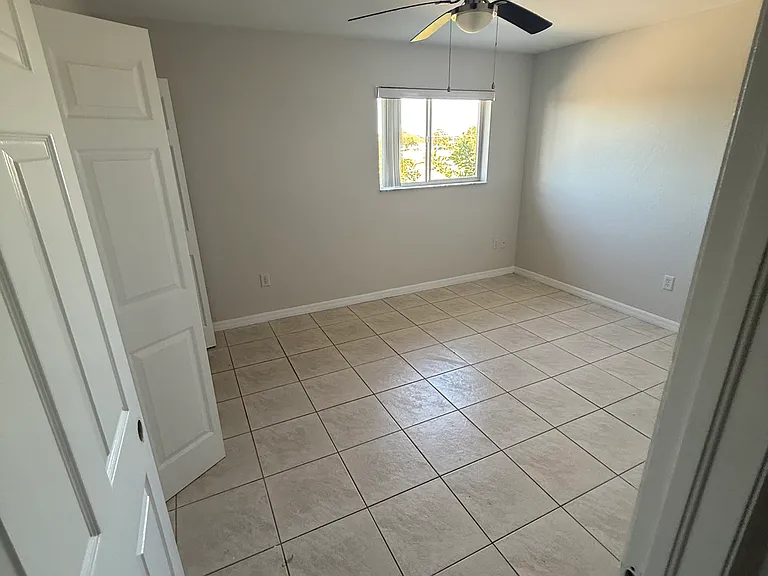 1025 SE 12th St #201 — Photo 3