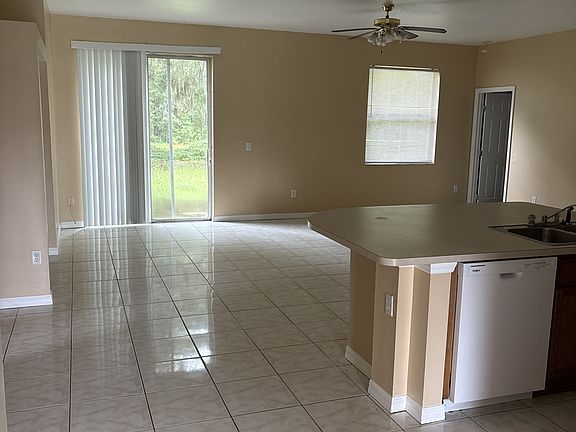 4th image of 2724 NE 24th Pl