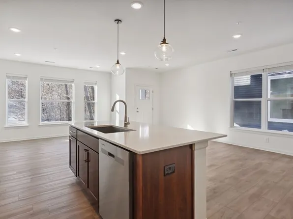 14666 Twin Lakes Cir, Burnsville, MN 55306